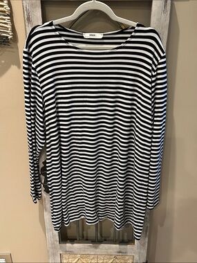 Striped Long-Sleeve Tee by Alembika (Black/White)